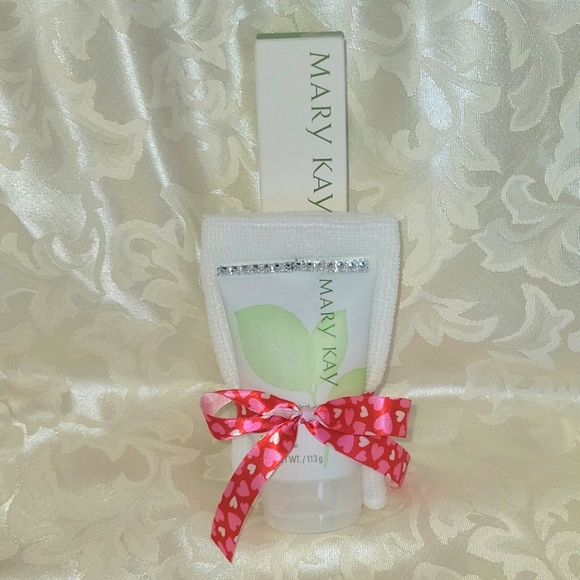 Mary Kay Other - MK BOTANICAL EFFECTS FORMULA 2 MASK & FRESHEN GIFT SET